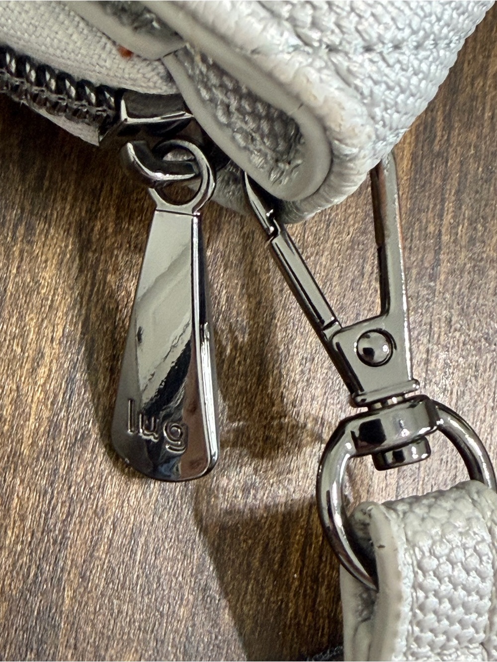 Lug Luxe VL Foxtrot Wallet Wristlet Metallic Silver RFID Snap Zip Organizer - Picture 12 of 13